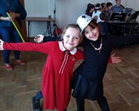 Feriowicze na balu w klubie Na Pięterku
