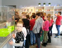 Feriowicze z wizytą w pracowni słodyczy CUKS