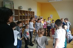 Pani Wiola rozpoczyna zajęcia feryjne z dziećmi