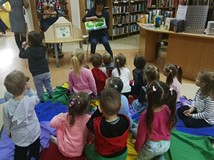 Pani Wiola prezentuje najpiękniejsze książeczki z naszych zbiorów