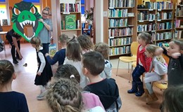 Karmimy T-rexa, czyli rzut cebulką do celu