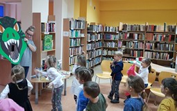 Karmimy T-rexa, czyli rzut cebulką do celu