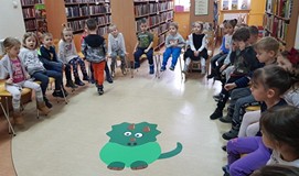 Przedszkolaki układają puzzle - dinozaura