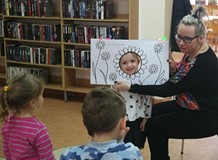 Hit każdych zajęć z maluszkami - Książka z dziurą