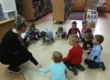 Pani Małgosia żegna się z przedszkolakami