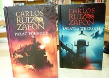 na zdjęciu książki autora, od lewej Pałac Północy, Światła września