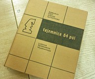 na zdjęciu książka Romualda Freya Tajemnice 64 pól
