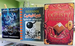 Powrót Temudżeinów/Flanagan, Dziennik cwaniaczka/Kinney, Ognisty podmuch/Sage