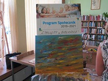 Na sztaludze stoi logo 