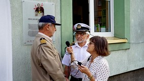 Czesław oraz Zbigniew Bojar-Fijałkowscy udzielają wywiadu dziennikarce