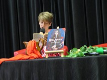 Aktorzy ze Studia Artystycznego im. Ziembińskich czytają 