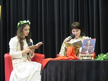 Aktorzy ze Studia Artystycznego im. Ziembińskich czytają 