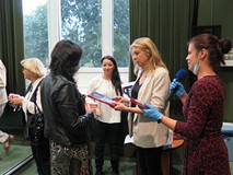 Beata Sawa-Jovanoska dziękuje chętnym czytającym fragmenty Balladyny