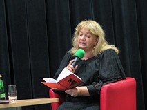 Adela Kuik-Kalinowska czyta swój wiersz w języku kaszubskim