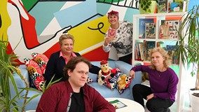 Na zdjęciu od lewej: bibliotekarze, Piotr Świerczyński, Małgorzata Zychowicz, Barbara Wysmyk, Sylwia