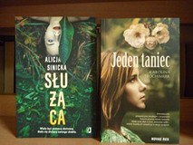 na zdjęciu książki, od lewej strony Alicja Sinicka Służąca, Karolina Trochimiak Jeden taniec