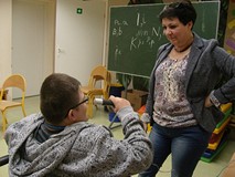 Z mikrofonem w ręku