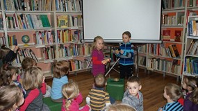 Przedszkolaki i pierwsza wizyta w bibliotece