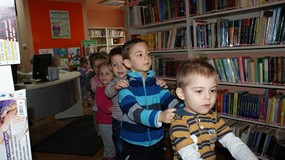 Przedszkolaki i pierwsza wizyta w bibliotece