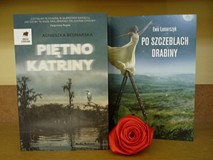 na zdjęciu książki, od lewej strony Agnieszka Bednarska 