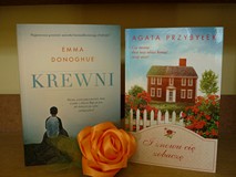 na zdjęciu książki, od lewej strony Emma Donoghue 