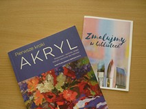 na zdjęciu książka 