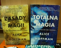na zdjęciu książki Alice Hoffman, od lewej 