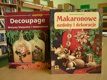 na zdjęciu książki, od lewej strony 