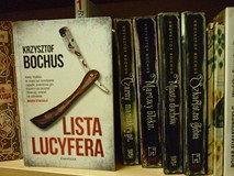 na zdjęciu książki Krzysztofa Bochusa