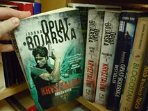 na zdjęciu książki Joanny Opiat-Bojarskiej