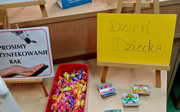 Cukierki i naklejki dla dzieci na Dzień Dziecka