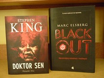 na zdjęciu książki, od lewej strony Stephen King 