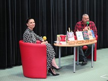 Ałbena Grabowska na spotkaniu w Koszalińskiej Bibliotece Publicznej