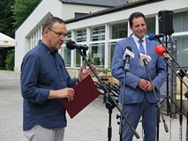 Dyrektorzy, Dariusz Pawlikowski (po lewej) oraz dr Paweł Skubisz podczas otwarcia wystawy. Dariusz P