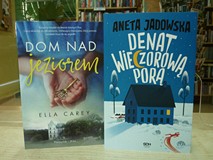 na zdjęciu książki, od lewej strony Ella Carey 