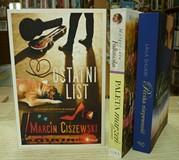 na zdjęciu książki, od lewej strony Marcin Ciszewski 