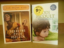 na zdjęciu książki, od lewej strony Sue Monk Kidd 