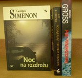 na zdjęciu książki, od lewej strony George Simenon 