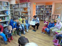 Tygryski w bibliotece