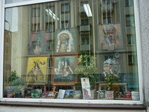 na zdjęciu witryna biblioteki