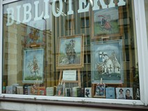 na zdjęciu witryna biblioteki