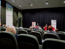 Grażyna Plebanek i Piotr Pawłowski od strony widowni.