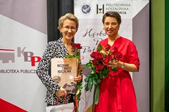 Na scenie od lewej: Rektor Politechniki Koszalińskiej prof. PK dr hab. Danuta Zawadzka oraz Dyrektor