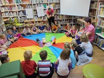 Tygryski w bibliotece