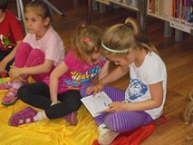 Tygryski w bibliotece