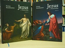 na stole stoją dwie cześci 