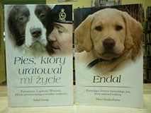 na zdjęciu książki, od lewej strony Isabel George 