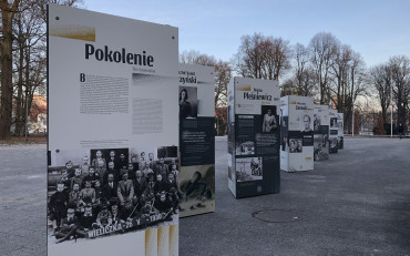 Wystawa na Placu Polonii