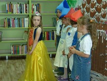 Przedstawienie w bibliotece