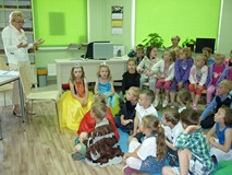 Przedstawienie w bibliotece